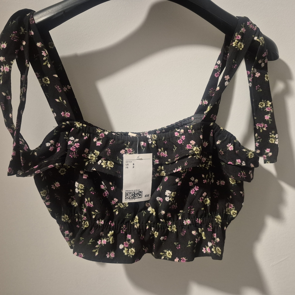 H&M Black Floral Crop Top
